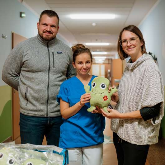 Zukunftsmacher MV spenden Rumpel an Kinderintensivstation